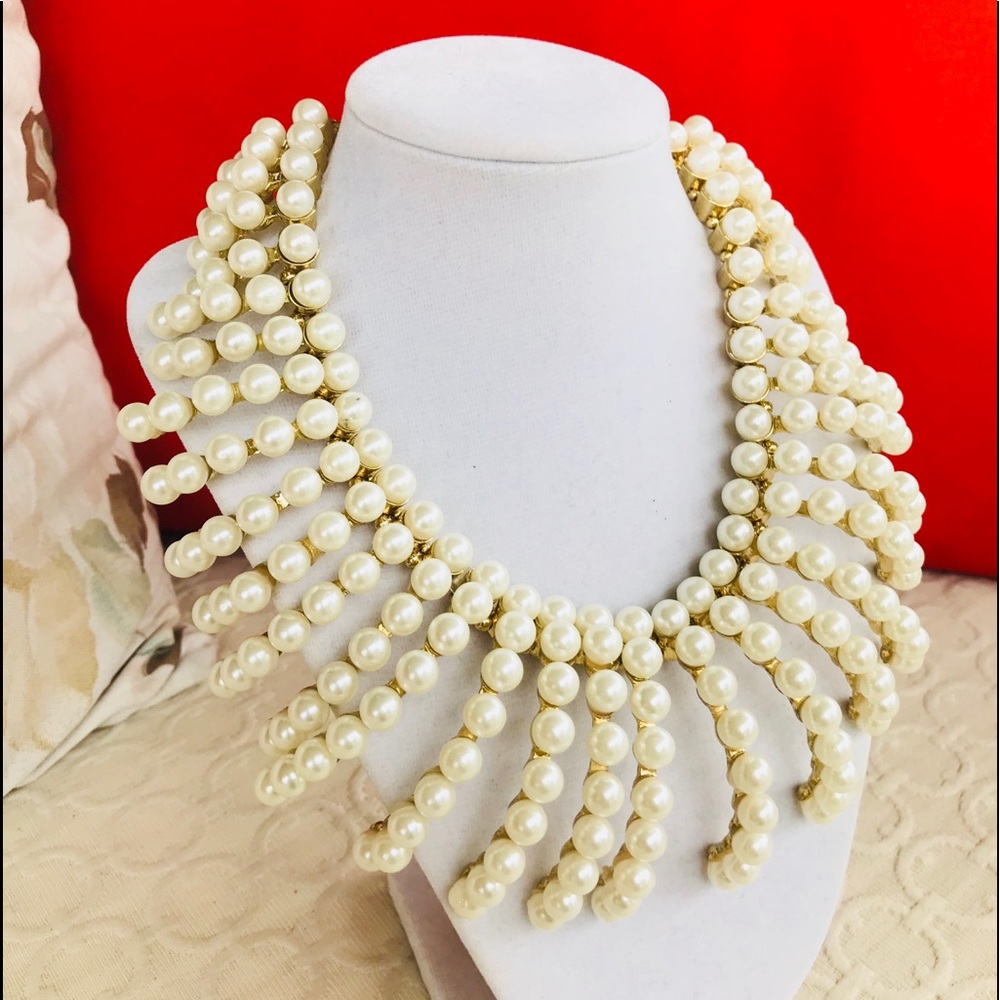 Gorgeous Costume Faux Pearl Necklace